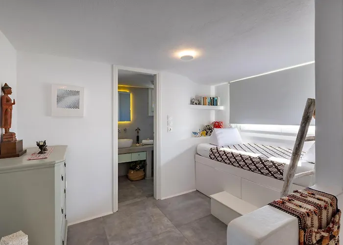 Mykonian Ode With Stunning Sunrise & Sunset Views Psarrou